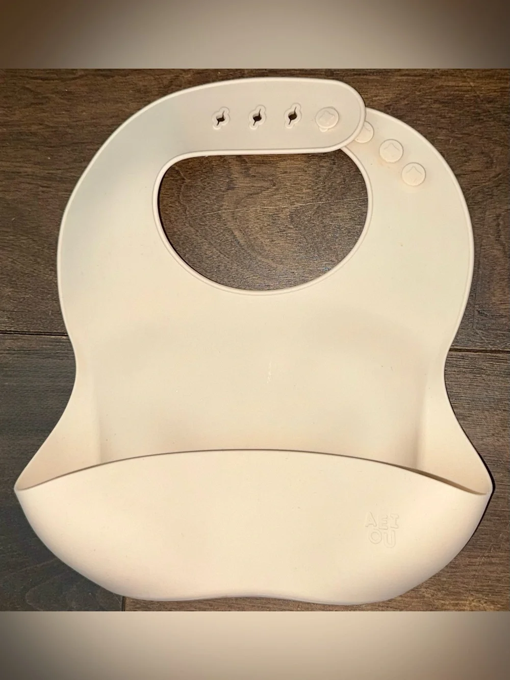 AEIOU Silicone Baby Bib Set of 2 Sage Green & Cream Adjustable Catch Pocket